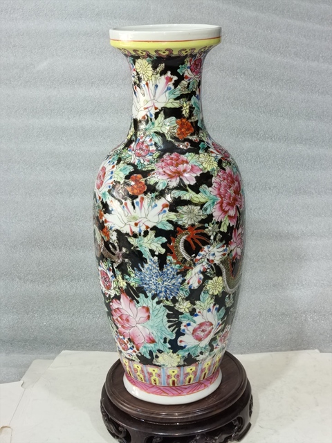 古玩陶瓷墨地粉彩龍穿花紋瓶拍賣，當前價格1688元