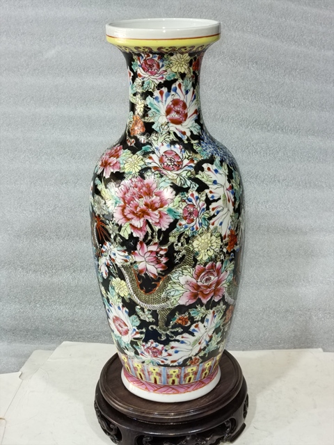 古玩陶瓷墨地粉彩龍穿花紋瓶拍賣，當前價格1688元