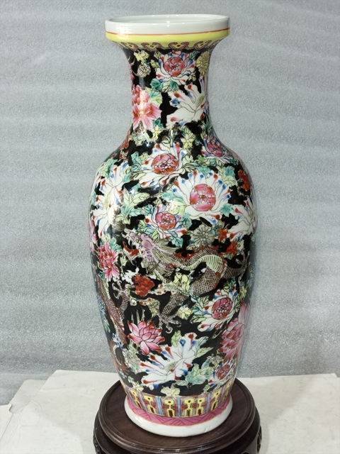 古玩陶瓷墨地粉彩龍穿花紋瓶拍賣，當前價格1688元