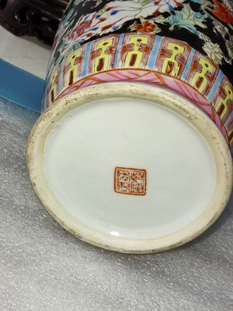 古玩陶瓷墨地粉彩龍穿花紋瓶拍賣，當前價格1688元