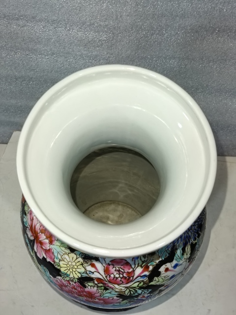古玩陶瓷墨地粉彩龍穿花紋瓶拍賣，當前價格1688元