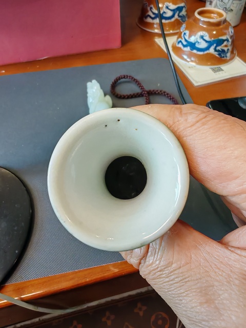 古玩陶瓷民國時(shí)期魚子綠釉瓶真品鑒賞圖
