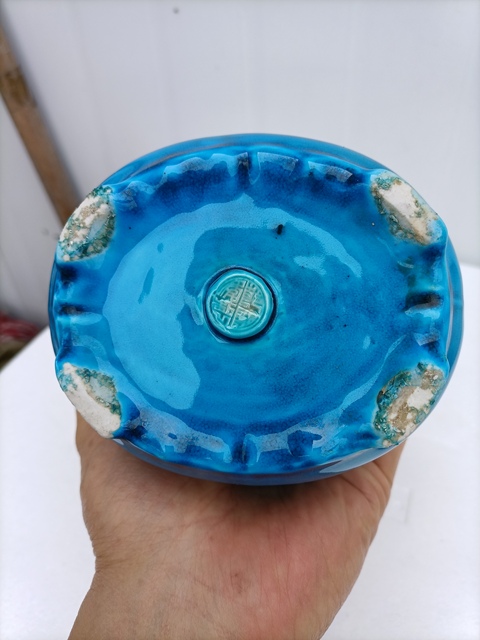 古玩陶瓷孔雀藍釉鏤空瓶真品鑒賞圖