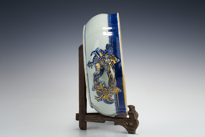 古玩陶瓷清中·青花描金山水樓閣紋蓋鍋真品鑒賞圖