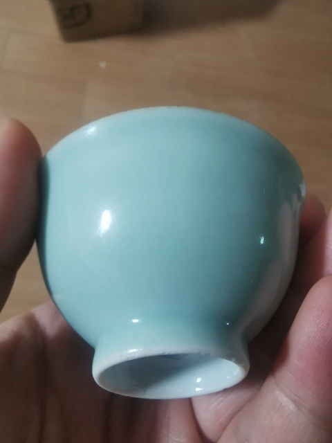 古玩陶瓷乾隆青釉杯真品鑒賞圖