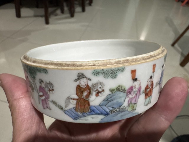 古玩陶瓷嬰戲紋粉彩疊盒真品鑒賞圖