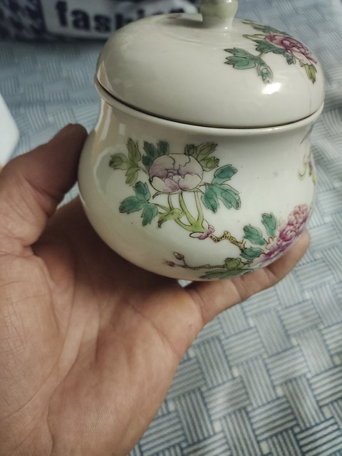 古玩陶瓷民國·粉彩花卉蓋盅真品鑒賞圖