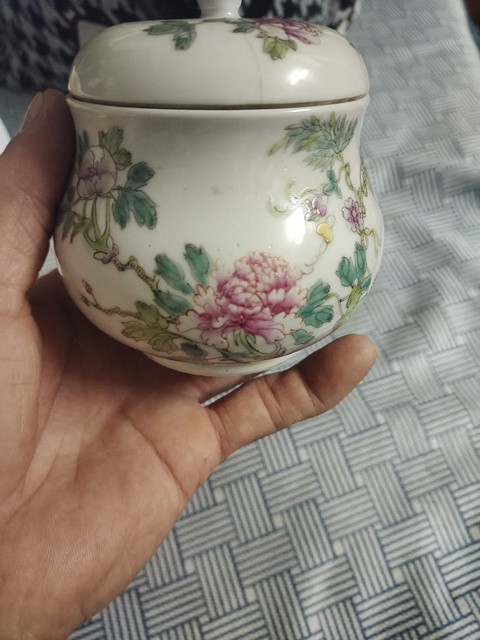 古玩陶瓷民國·粉彩花卉蓋盅真品鑒賞圖