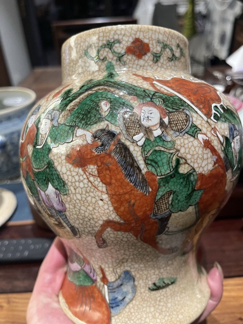 古玩陶瓷哥釉地五彩刀馬人將軍罐真品鑒賞圖