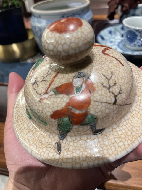 古玩陶瓷哥釉地五彩刀馬人將軍罐真品鑒賞圖
