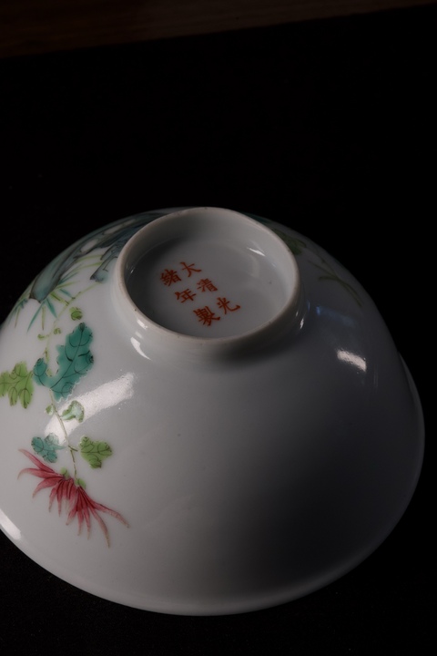 古玩陶瓷花鳥(niǎo)紋粉彩碗真品鑒賞圖