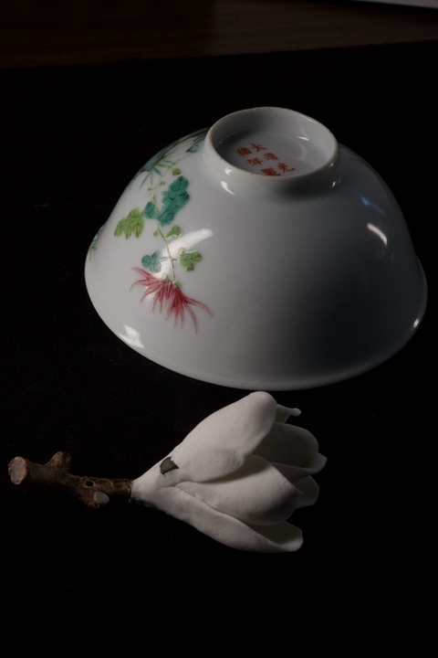 古玩陶瓷花鳥(niǎo)紋粉彩碗真品鑒賞圖