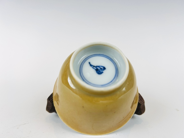 古玩陶瓷清康熙·米黃釉撇口杯真品鑒賞圖