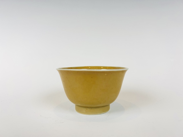 古玩陶瓷清康熙·米黃釉撇口杯真品鑒賞圖