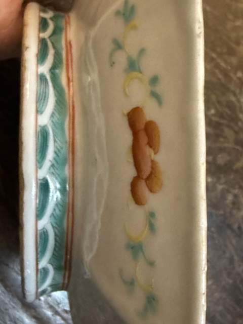 古玩陶瓷龍紋粉彩盤真品鑒賞圖