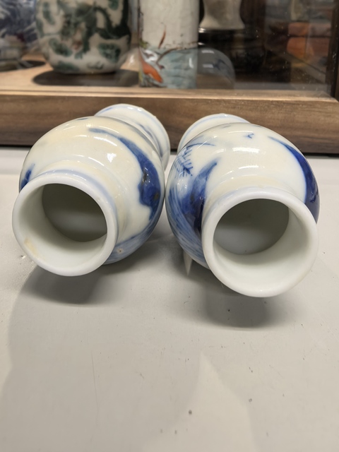 古玩陶瓷青花山水紋蓋瓶真品鑒賞圖