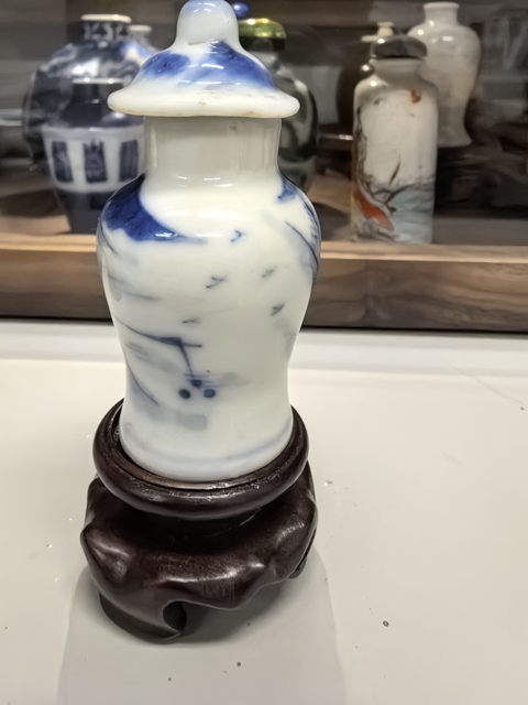 古玩陶瓷青花山水紋蓋瓶真品鑒賞圖