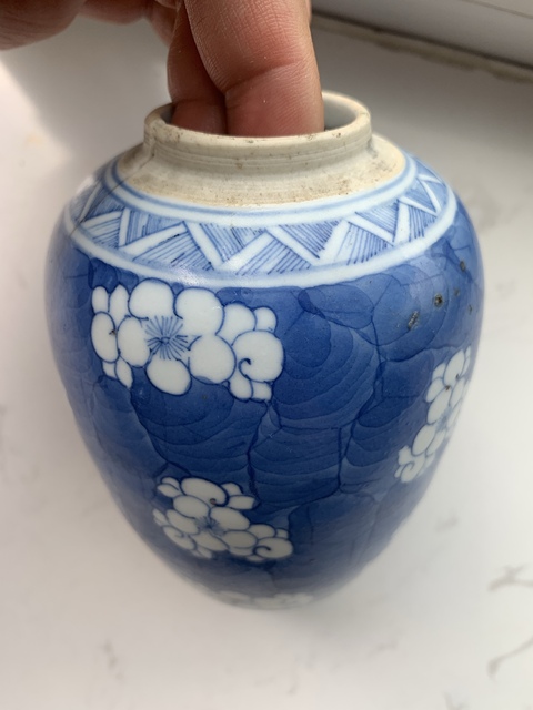 古玩陶瓷青花留白冰梅紋罐真品鑒賞圖