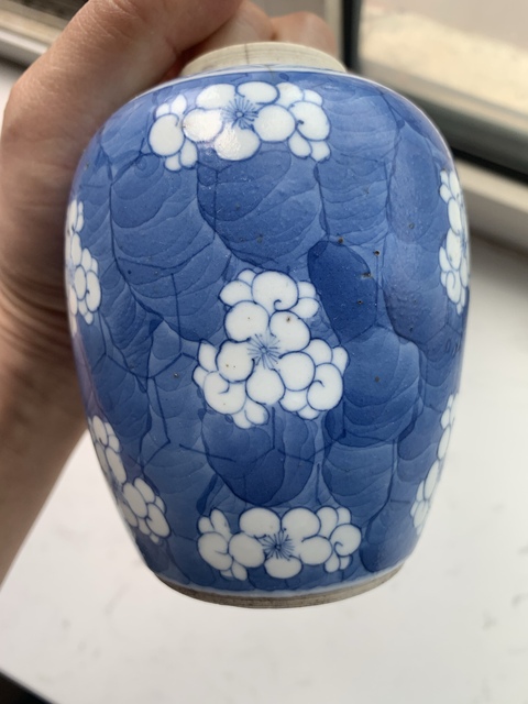 古玩陶瓷青花留白冰梅紋罐真品鑒賞圖