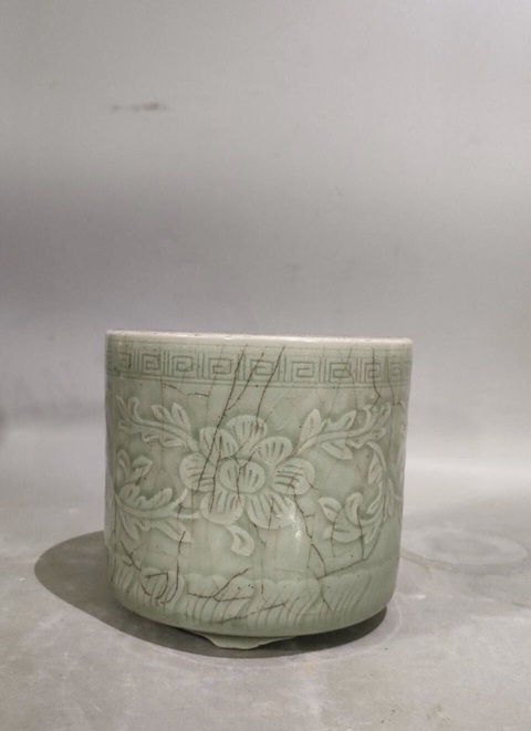 古玩陶瓷豆青釉刻花筒爐真品鑒賞圖