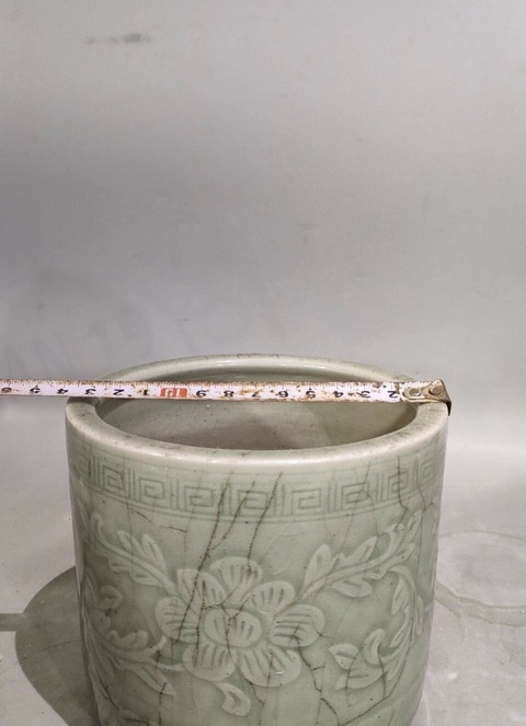 古玩陶瓷豆青釉刻花筒爐真品鑒賞圖