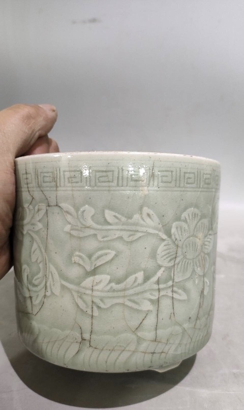 古玩陶瓷豆青釉刻花筒爐真品鑒賞圖