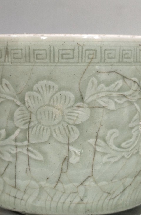 古玩陶瓷豆青釉刻花筒爐真品鑒賞圖