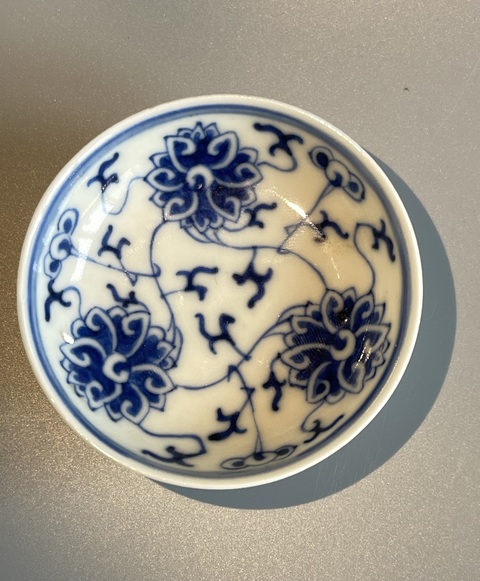 古玩陶瓷晚清青花雙勾纏枝蓮小碟真品鑒賞圖