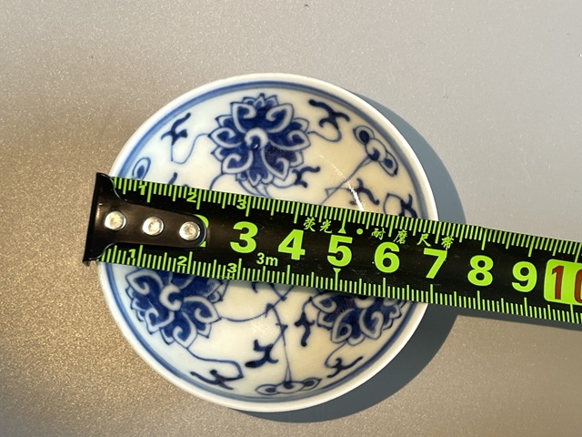 古玩陶瓷晚清青花雙勾纏枝蓮小碟真品鑒賞圖
