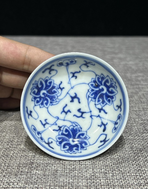 古玩陶瓷晚清青花雙勾纏枝蓮小碟真品鑒賞圖