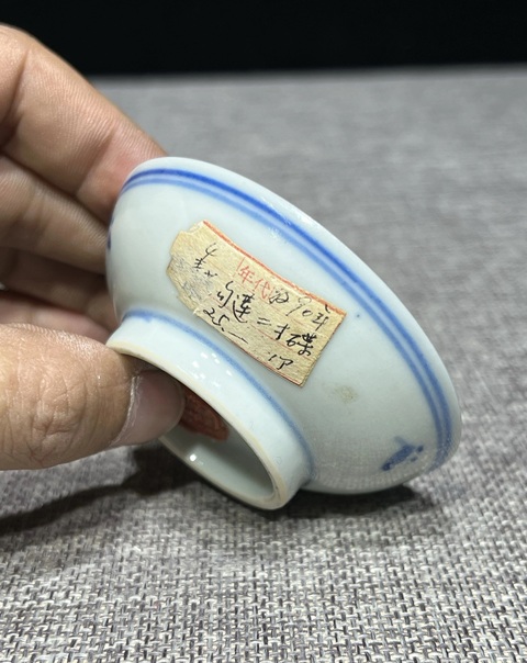 古玩陶瓷晚清青花雙勾纏枝蓮小碟真品鑒賞圖
