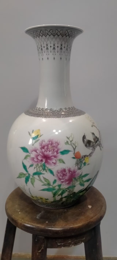 古玩陶瓷粉彩花鳥賞瓶真品鑒賞圖