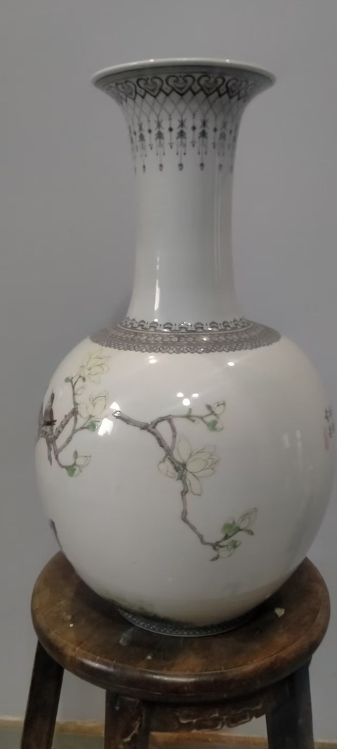 古玩陶瓷粉彩花鳥賞瓶真品鑒賞圖