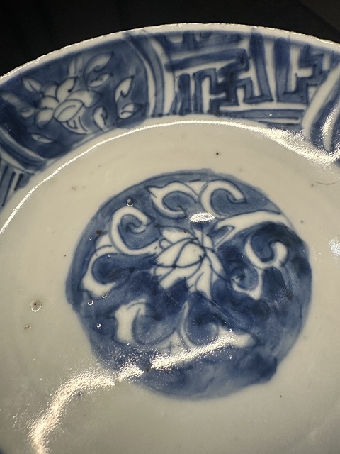 古玩陶瓷青花盤真品鑒賞圖