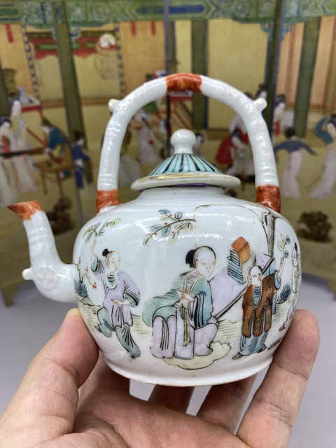 古玩陶瓷晚清 粉彩人物故事紋茶壺拍賣,當前價格3000元