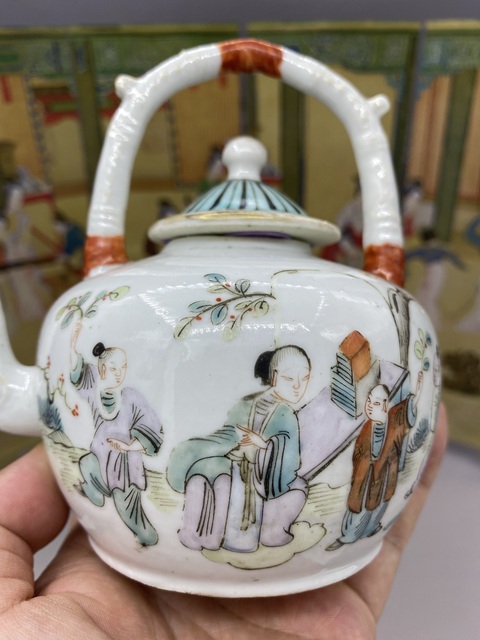 古玩陶瓷晚清 粉彩人物故事紋茶壺拍賣,當前價格3000元