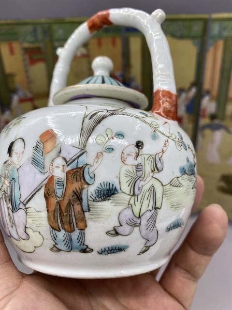古玩陶瓷晚清 粉彩人物故事紋茶壺拍賣,當前價格3000元