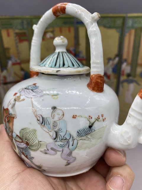 古玩陶瓷晚清 粉彩人物故事紋茶壺拍賣,當前價格3000元