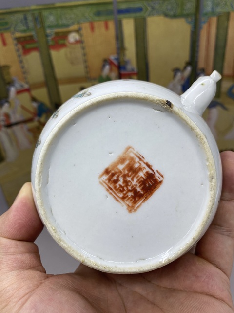 古玩陶瓷晚清 粉彩人物故事紋茶壺拍賣,當前價格3000元