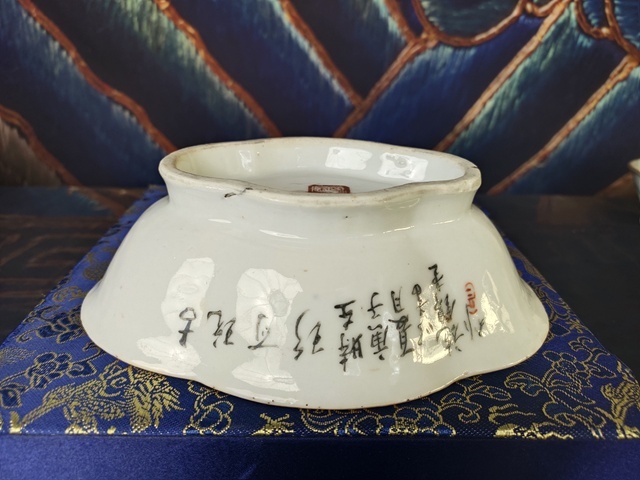 古玩陶瓷清光緒·名家施錦堂淺絳彩博古圖海棠口供碗拍賣,當前價格4500元