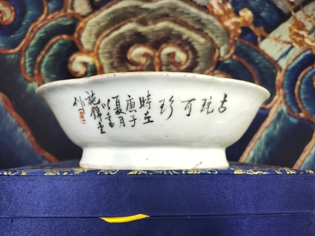 古玩陶瓷清光緒·名家施錦堂淺絳彩博古圖海棠口供碗拍賣,當前價格4500元