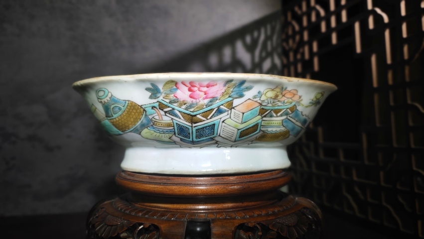 古玩陶瓷清光緒·名家施錦堂淺絳彩博古圖海棠口供碗拍賣,當前價格4500元