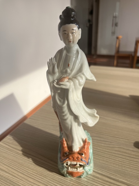 古玩陶瓷白釉菩薩造像真品鑒賞圖