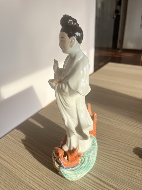 古玩陶瓷白釉菩薩造像真品鑒賞圖