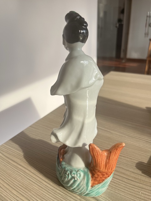 古玩陶瓷白釉菩薩造像真品鑒賞圖