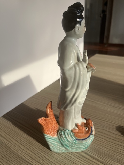 古玩陶瓷白釉菩薩造像真品鑒賞圖