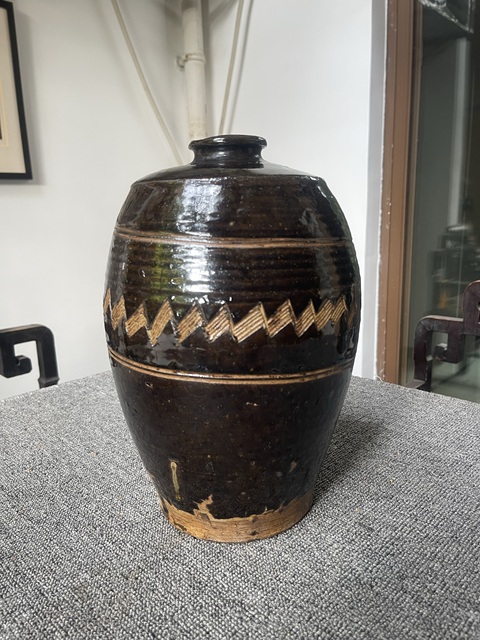 古玩陶瓷褐釉劃花梅瓶真品鑒賞圖