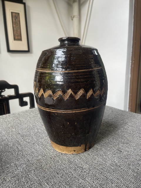 古玩陶瓷褐釉劃花梅瓶真品鑒賞圖