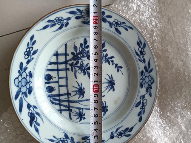 古玩陶瓷花卉紋青花盤真品鑒賞圖