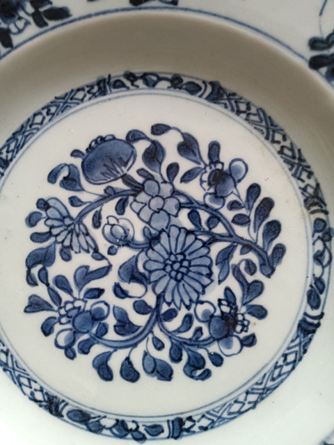 古玩陶瓷青花花卉紋盤(pán)真品鑒賞圖